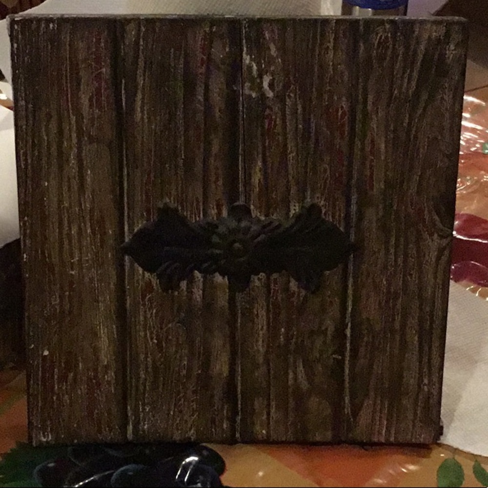 Farmhouse/Rustic Decor - Picture 3 of 4